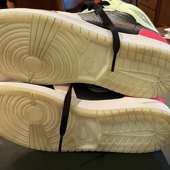 Air Jordan 1 Mid SE GLOW IN THE DARK size 6Y or 7.5W NIKE - Picture 9 of 10